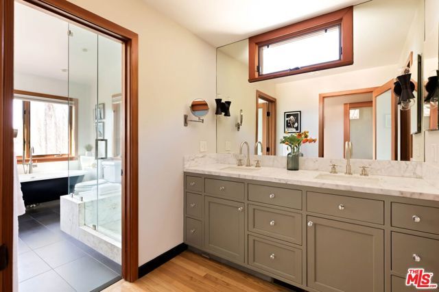 432 Howland Canal, Los Angeles, CA 90291