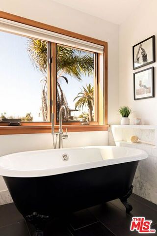 432 Howland Canal, Los Angeles, CA 90291