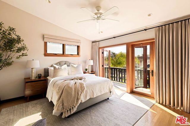 432 Howland Canal, Los Angeles, CA 90291
