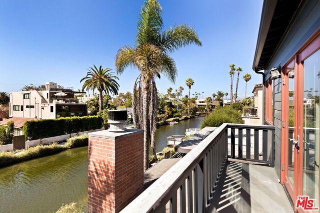 432 Howland Canal, Los Angeles, CA 90291