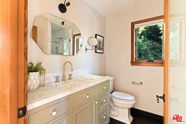 432 Howland Canal, Los Angeles, CA 90291