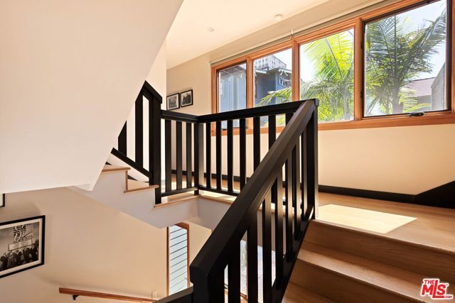 432 Howland Canal, Los Angeles, CA 90291