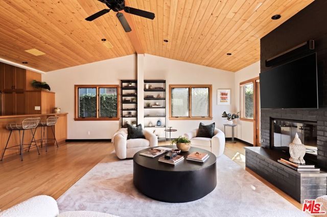 432 Howland Canal, Los Angeles, CA 90291