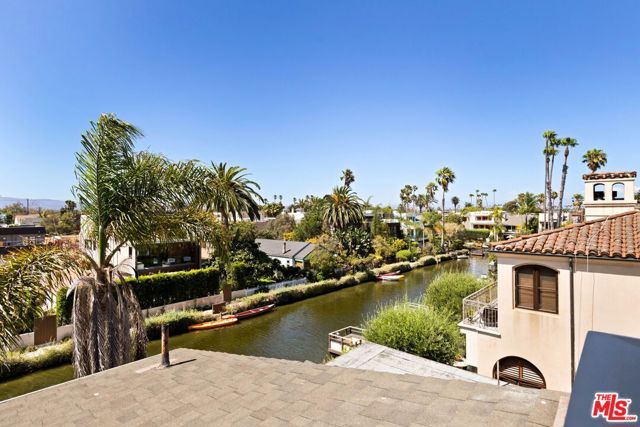 432 Howland Canal, Los Angeles, CA 90291