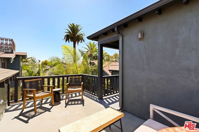 432 Howland Canal, Los Angeles, CA 90291