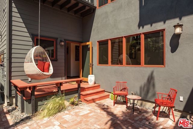 432 Howland Canal, Los Angeles, CA 90291