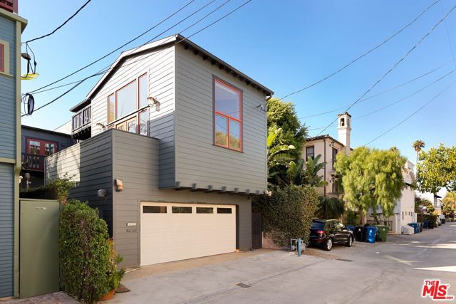 432 Howland Canal, Los Angeles, CA 90291