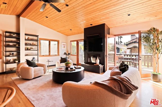 432 Howland Canal, Los Angeles, CA 90291