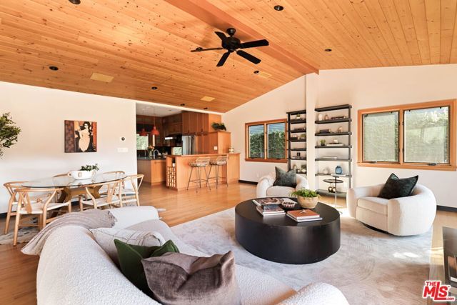 432 Howland Canal, Los Angeles, CA 90291