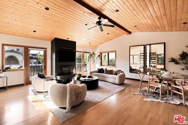 432 Howland Canal, Los Angeles, CA 90291