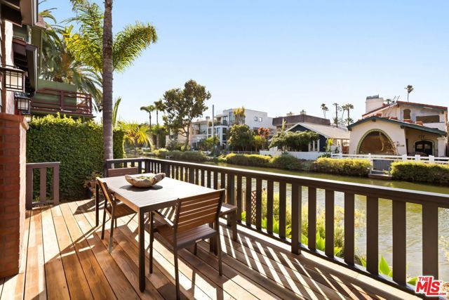 432 Howland Canal, Los Angeles, CA 90291