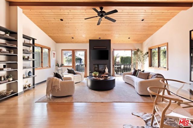 432 Howland Canal, Los Angeles, CA 90291