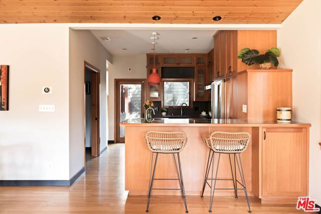432 Howland Canal, Los Angeles, CA 90291