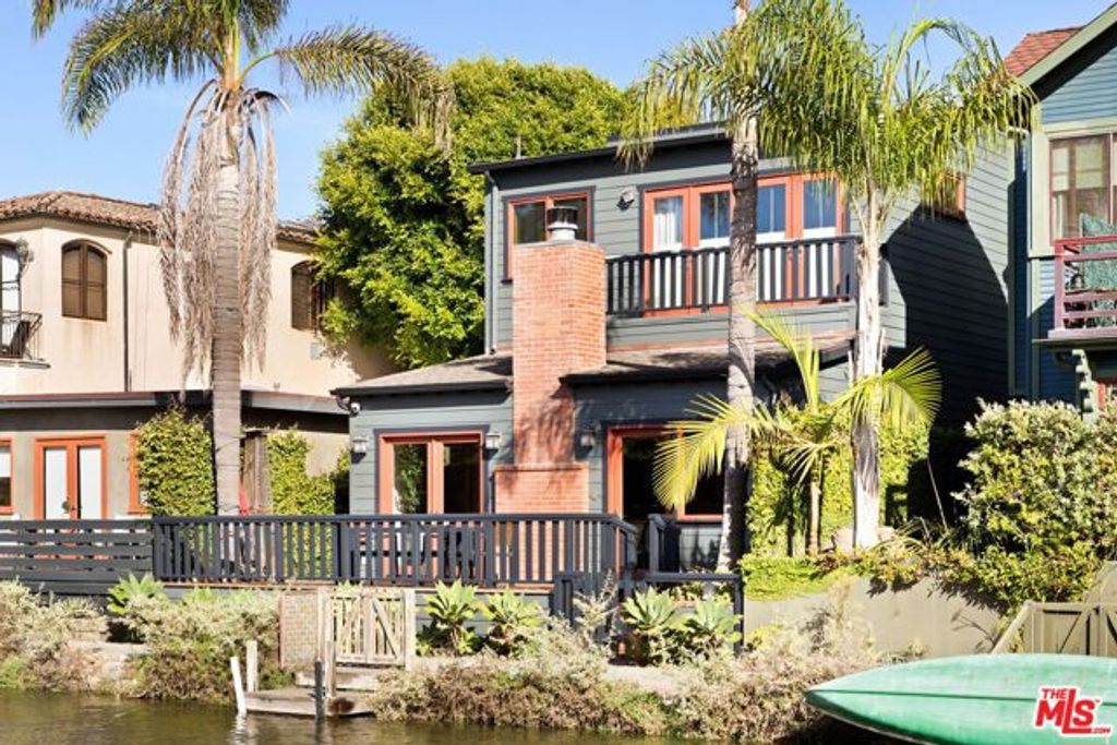 432 Howland Canal, Los Angeles, CA 90291