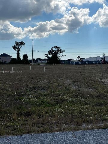 2002 NW 3 TER, Cape Coral, FL 33993