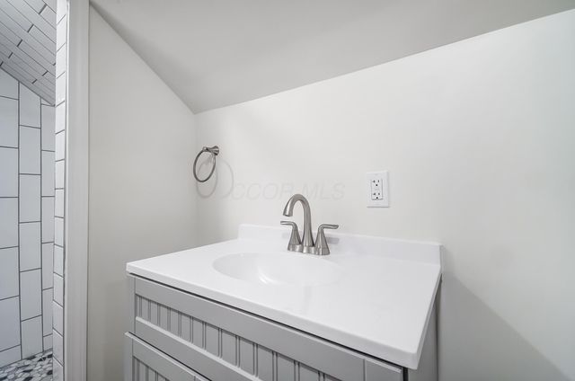 1896 Dyer Road, Grove City, OH 43123