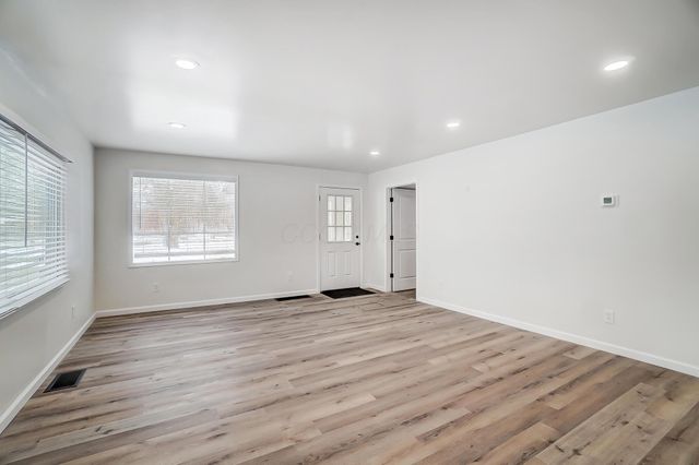 1896 Dyer Road, Grove City, OH 43123