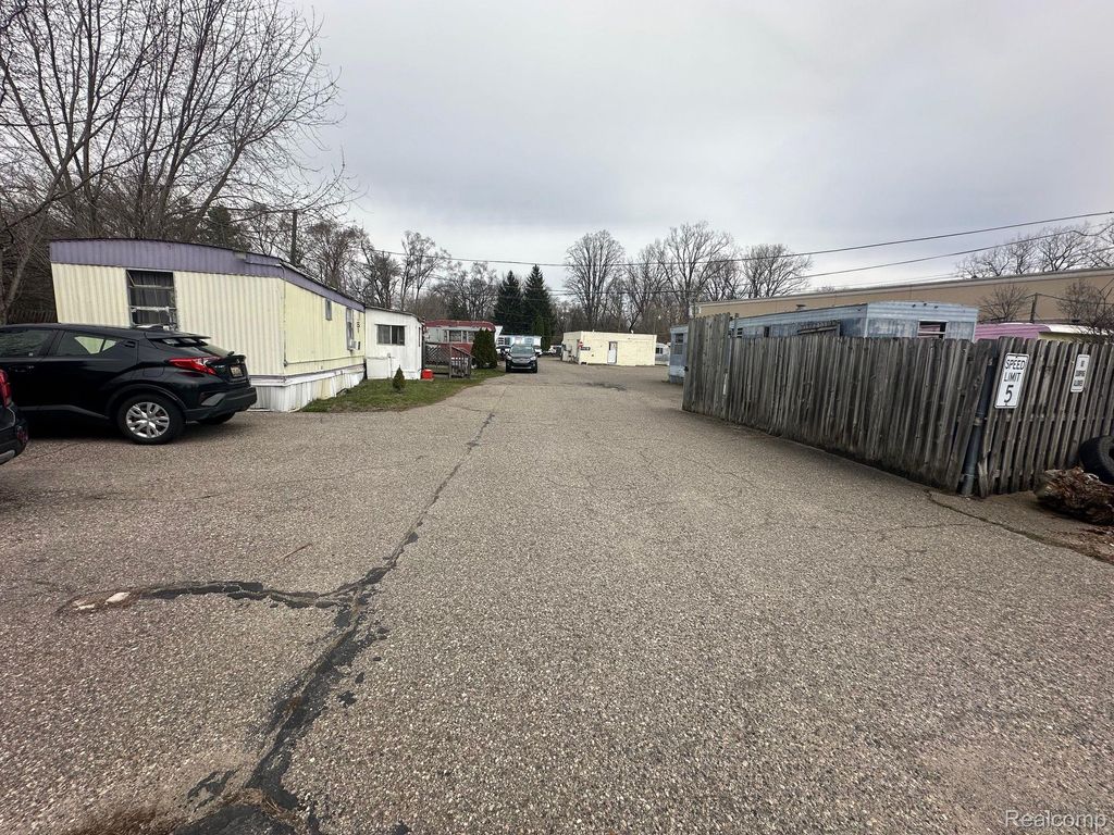 28730 GRAND RIVER Avenue, Farmington Hills, MI 48336