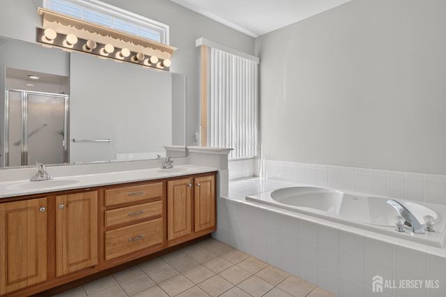 20 Valley Stream Place, Barnegat, NJ 08005