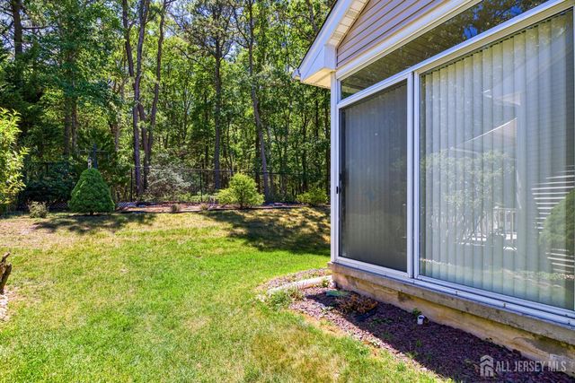 20 Valley Stream Place, Barnegat, NJ 08005