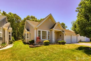 20 Valley Stream Place, Barnegat, NJ 08005