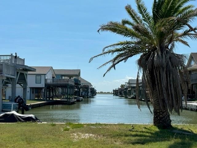 231 Schooner Drive, Freeport, TX 77541