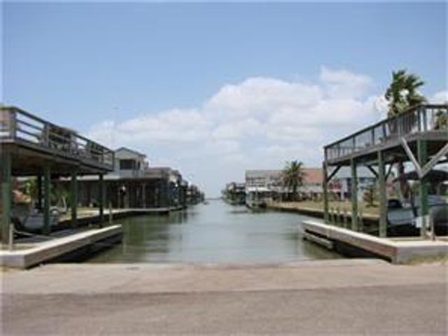 231 Schooner Drive, Freeport, TX 77541