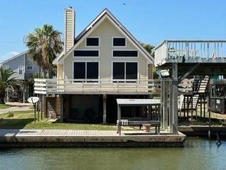 231 Schooner Drive, Freeport, TX 77541