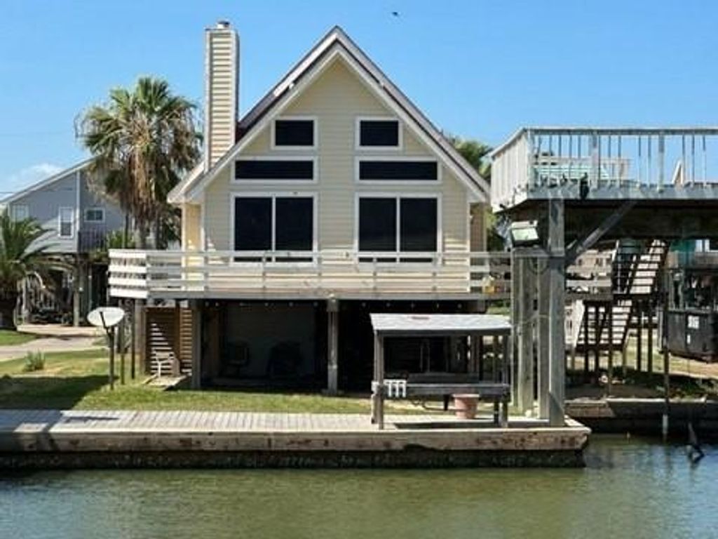 231 Schooner Drive, Freeport, TX 77541