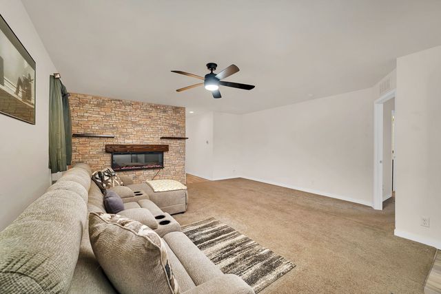 22405 S Cedar Drive, Channahon, IL 60410