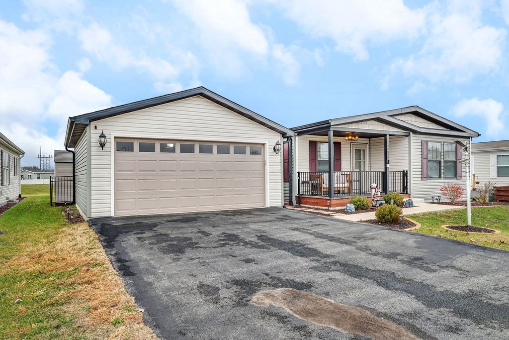 22405 S Cedar Drive, Channahon, IL 60410