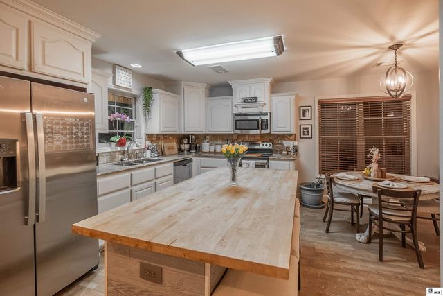 327 HEDGE HILL COVE, Calhoun, LA 71225