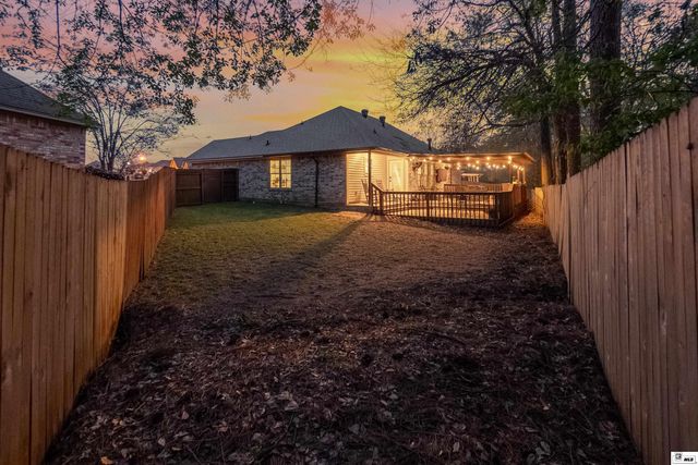 327 HEDGE HILL COVE, Calhoun, LA 71225