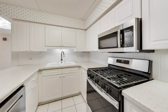 710 Creekside Drive 110A, Mount Prospect, IL 60056