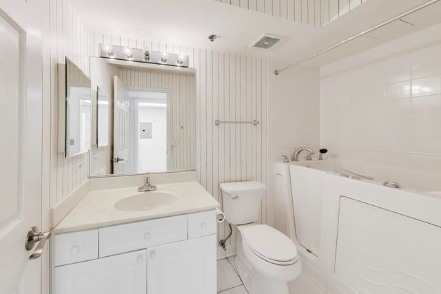 710 Creekside Drive 110A, Mount Prospect, IL 60056