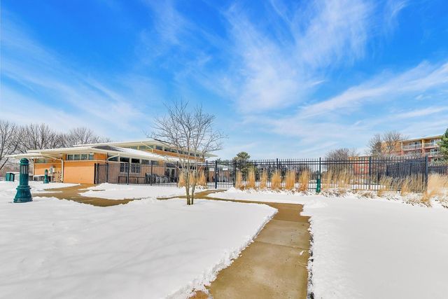 710 Creekside Drive 110A, Mount Prospect, IL 60056