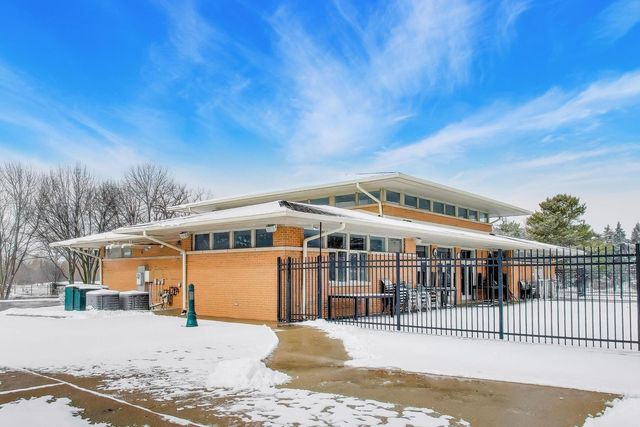 710 Creekside Drive 110A, Mount Prospect, IL 60056
