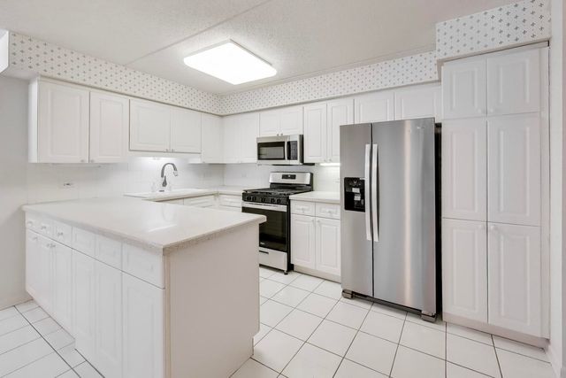 710 Creekside Drive 110A, Mount Prospect, IL 60056