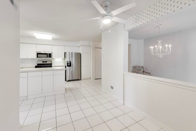 710 Creekside Drive 110A, Mount Prospect, IL 60056