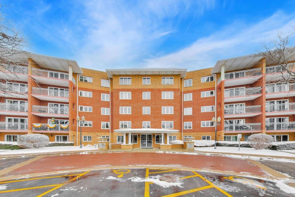 710 Creekside Drive 110A, Mount Prospect, IL 60056