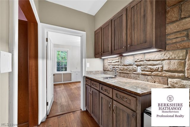 3555 Birch Tree Path, Cleveland Heights, OH 44121