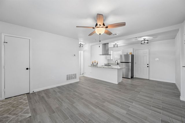 611 N Elm Street, Lancaster, TX 75146