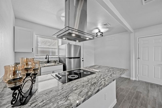 611 N Elm Street, Lancaster, TX 75146