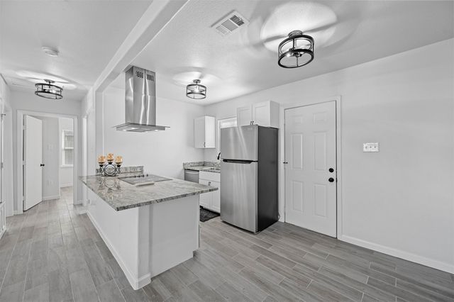 611 N Elm Street, Lancaster, TX 75146