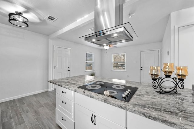 611 N Elm Street, Lancaster, TX 75146