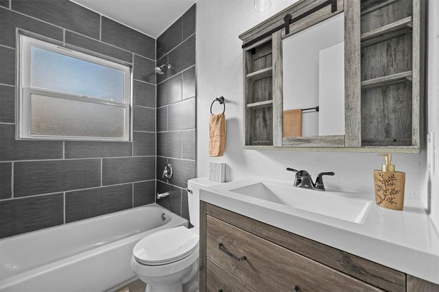 611 N Elm Street, Lancaster, TX 75146