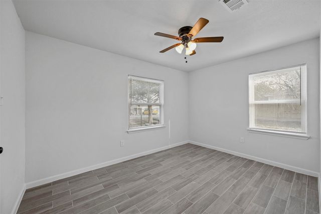 611 N Elm Street, Lancaster, TX 75146