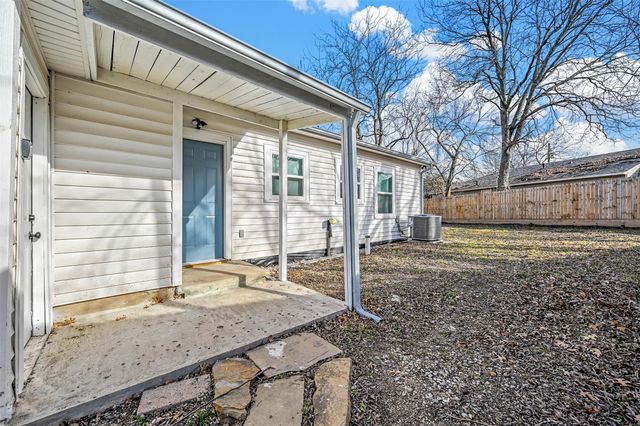 611 N Elm Street, Lancaster, TX 75146