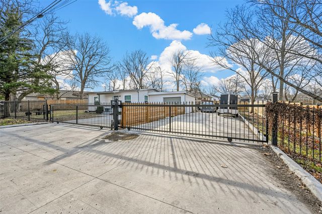 611 N Elm Street, Lancaster, TX 75146
