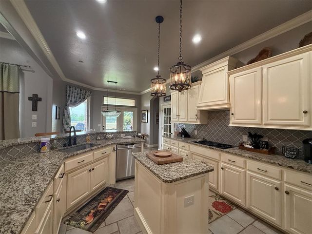 1832 Red Prairie Drive, Edmond, OK 73025